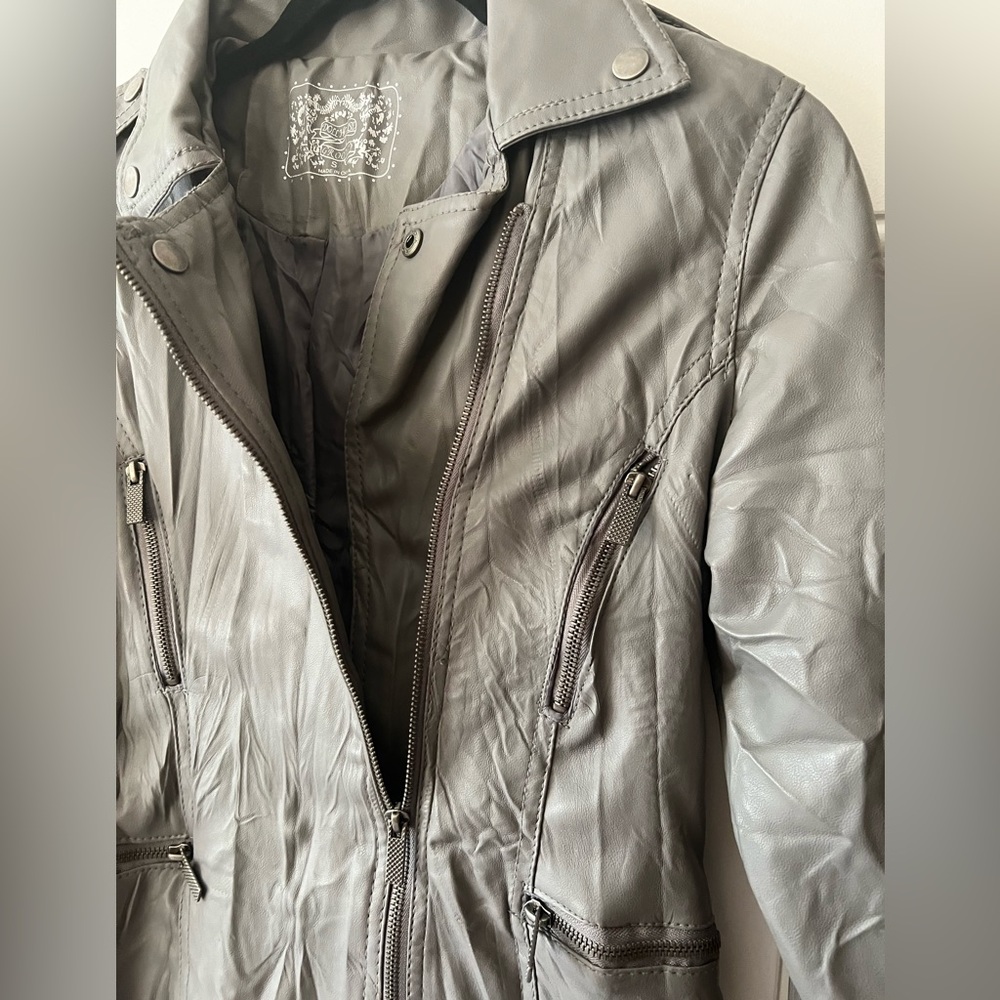 Gray jacket - Picture 5 of 5